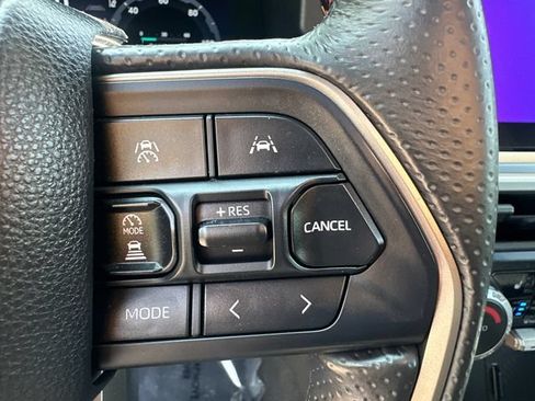 Used 2025 Toyota 4Runner TRD Off-Road Premium AWD/4WD image 34