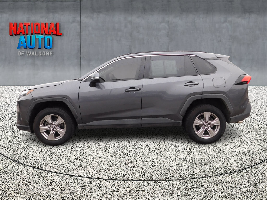 Used 2022 Toyota RAV4 XLE AWD/4WD image 6