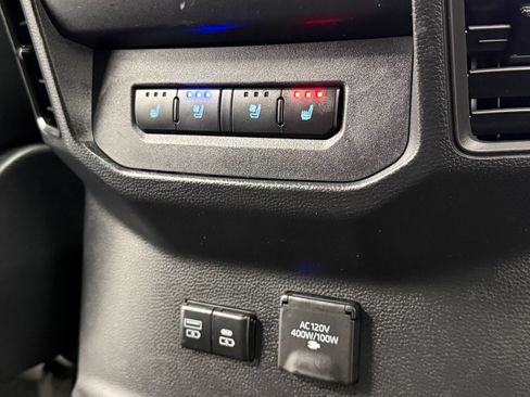 Used 2022 Toyota Tundra Platinum AWD/4WD image 35
