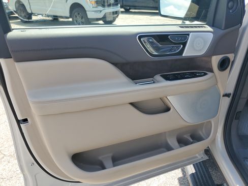 Certified 2024 Lincoln Navigator Reserve AWD/4WD image 10