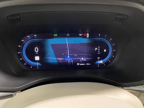 Used 2023 Volvo XC60 B5 Plus image 16