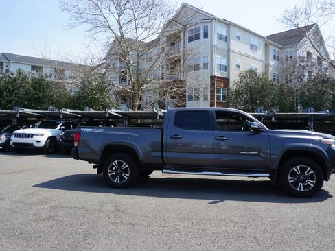 Used 2017 Toyota Tacoma TRD Sport image 3