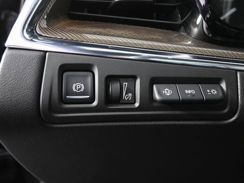 Used 2018 Cadillac XT5 Platinum w/ Driver Assist Package image 24