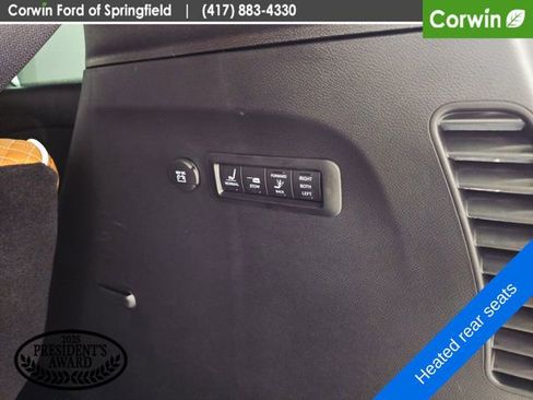 Used 2026 Chrysler Pacifica Pinnacle w/ Trailer Tow Group FWD image 17