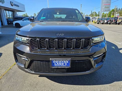 Used 2024 Jeep Grand Cherokee Limited w/ Black Appearance Package AWD/4WD image 8