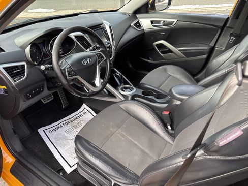 Used 2013 Hyundai Veloster w/ Tech Pkg image 5
