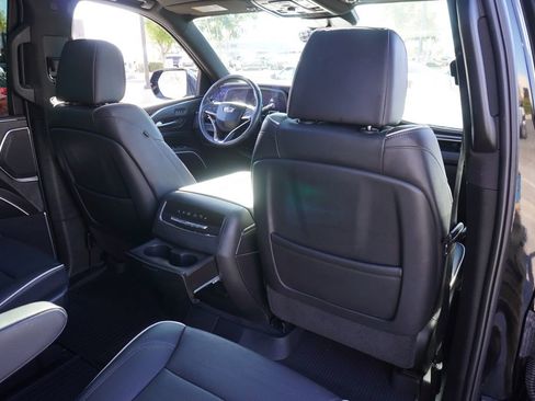 Used 2023 Cadillac Escalade Premium Luxury image 11