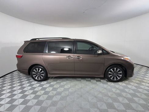 Used 2019 Toyota Sienna Limited FWD image 4