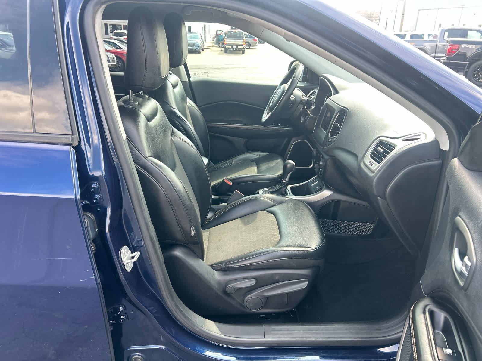 Used 2018 Jeep Compass Latitude w/ Popular Equipment Group FWD image 14