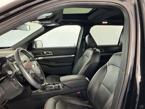 Used 2018 Ford Explorer Sport w/ Equipment Group 401A AWD/4WD image 10