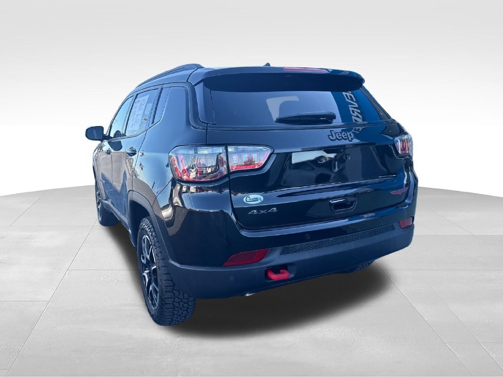 Used 2025 Jeep Compass Trailhawk AWD/4WD image 3
