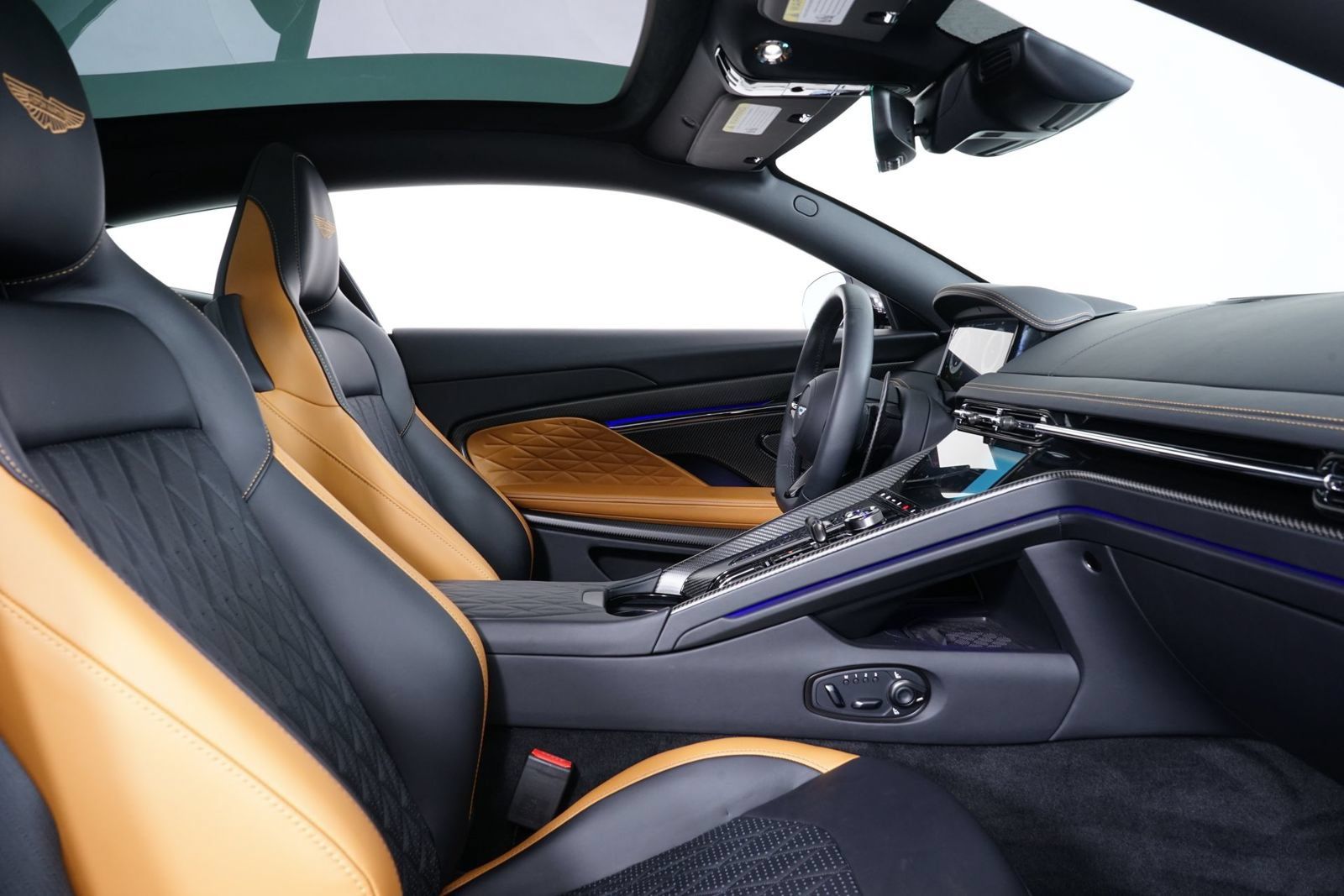 Used 2026 Aston Martin DB12 Coupe RWD image 28