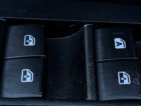 Used 2021 Toyota Tacoma SR5 image 38