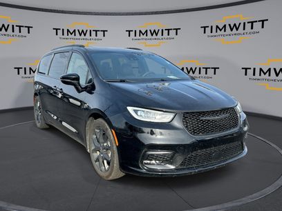 Used 2025 Chrysler Pacifica Limited