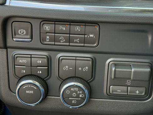 New 2026 Chevrolet Suburban Premier AWD/4WD image 24