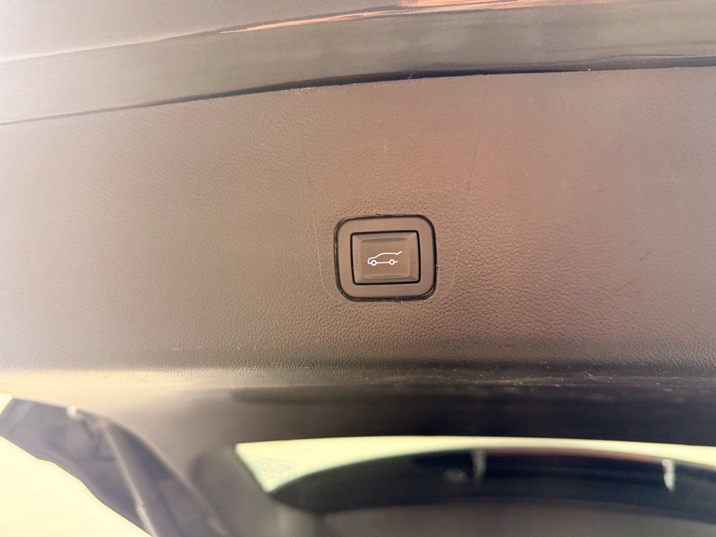 Used 2019 Chevrolet Traverse RS w/ LPO, Floor Liner Package FWD image 17