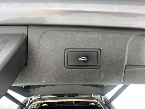 Used 2025 Volkswagen Atlas SE AWD/4WD image 35