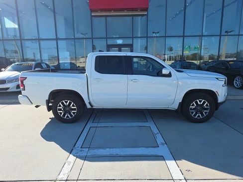 Used 2024 Nissan Frontier SL w/ Technology Package image 3