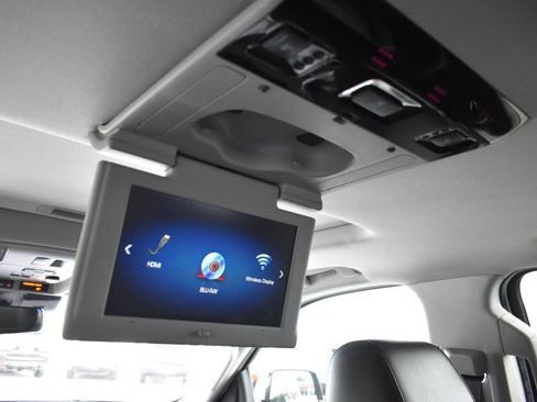 Used 2017 Cadillac Escalade Luxury RWD image 46