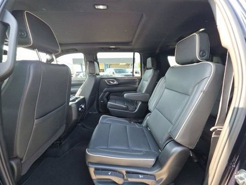 Used 2022 GMC Yukon XL SLT w/ SLT Premium Package AWD/4WD image 28
