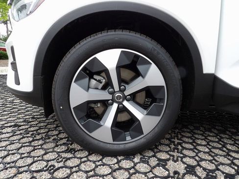 New 2025 Volvo XC40 B5 Core w/ Protection Package Premier AWD/4WD image 25