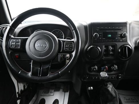 Used 2012 Jeep Wrangler Unlimited Sahara AWD/4WD image 13