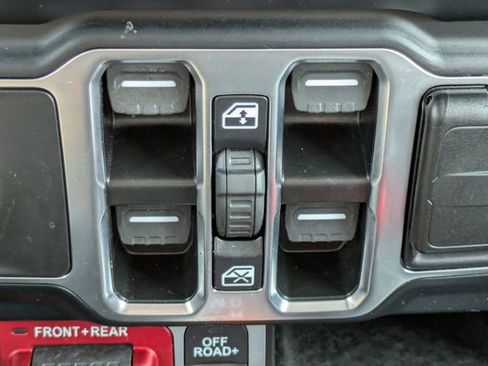 Used 2023 Jeep Gladiator Rubicon AWD/4WD image 24