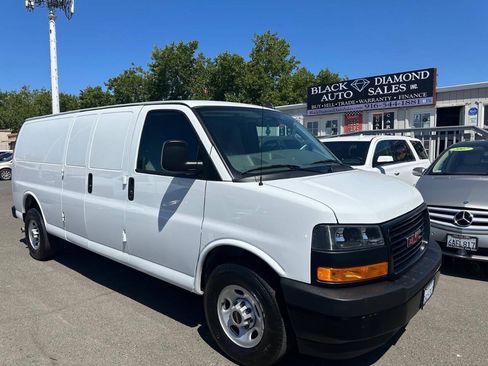 Used 2019 GMC Savana 3500 Extended w/ Driver Convenience Package RWD image 3