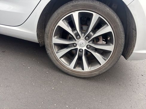 Used 2019 Hyundai Elantra GT FWD image 10
