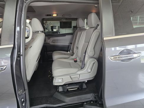Used 2018 Honda Odyssey EX-L image 11