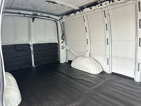 Certified 2017 Chevrolet Express 2500 image 14