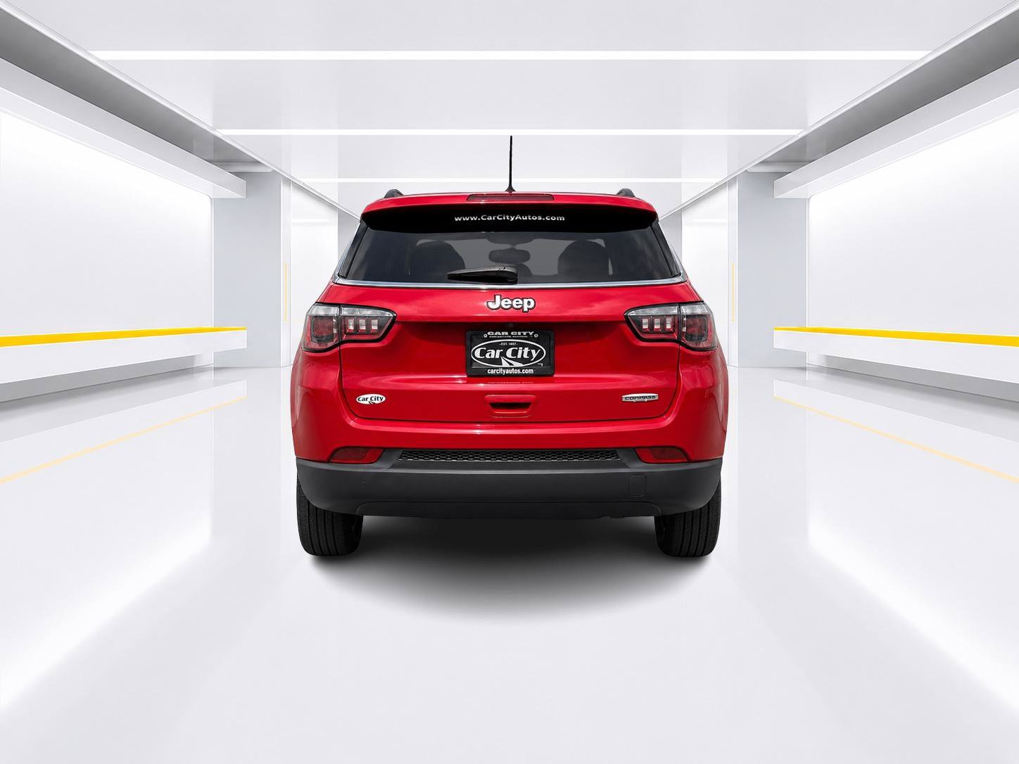 Used 2018 Jeep Compass Latitude FWD image 4