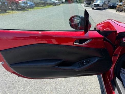 Used 2016 MAZDA MX-5 Miata Club RWD image 13
