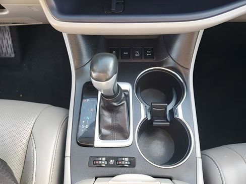 Used 2019 Toyota Highlander Limited image 42