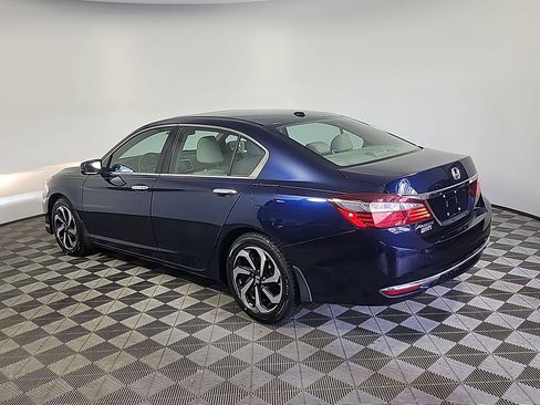 Used 2017 Honda Accord EX-L image 11