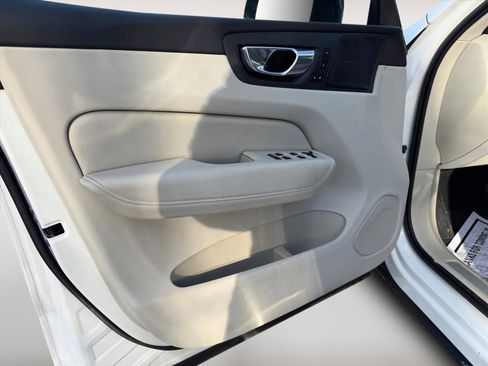 Used 2023 Volvo XC60 T8 Ultimate w/ Climate Package image 4