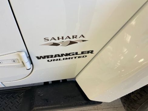 Used 2016 Jeep Wrangler Unlimited Sahara w/ Max Tow Package image 10