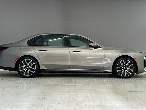 Certified 2023 BMW 740i RWD image 7