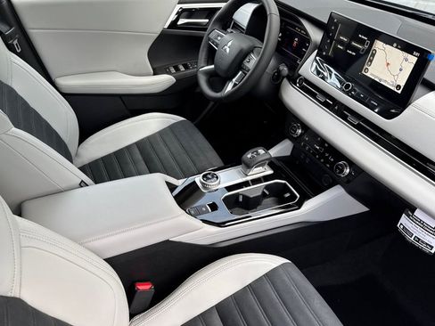 New 2026 Mitsubishi Outlander SE AWD/4WD image 16