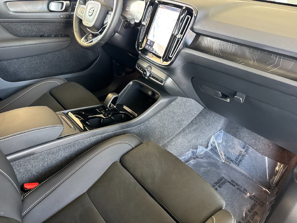 Certified 2023 Volvo C40 P8 Recharge Ultimate w/ Protection Package Premier AWD/4WD image 15
