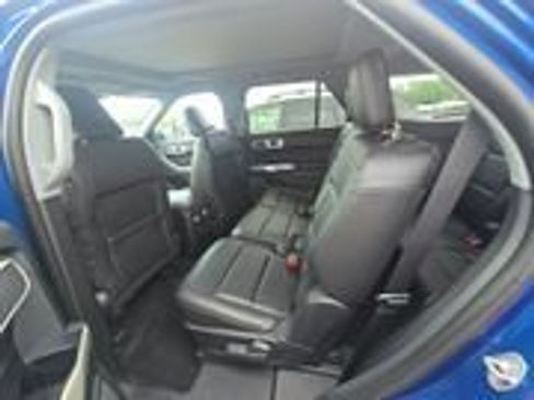 Used 2022 Ford Explorer XLT w/ Equipment Group 202A AWD/4WD image 14