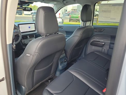 New 2025 Ford Maverick Lariat w/ Black Appearance Package image 10