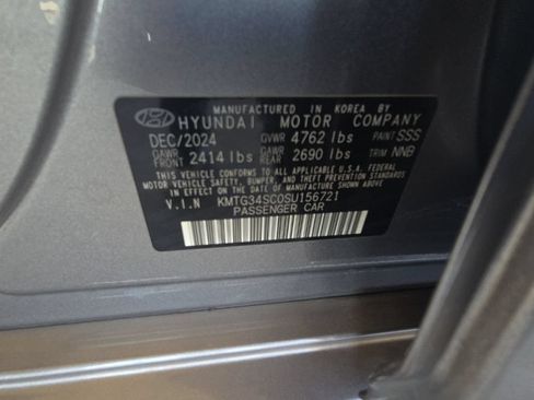 Used 2025 Genesis G70 2.5T RWD image 3
