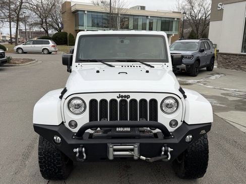 Used 2018 Jeep Wrangler Unlimited Rubicon w/ Connectivity Group image 2