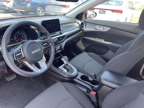 Used 2023 Kia Forte LXS w/ LXS Technology Package FWD image 4