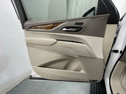 Used 2022 Cadillac Escalade Sport Platinum w/ LPO, ONYX Package AWD/4WD image 9