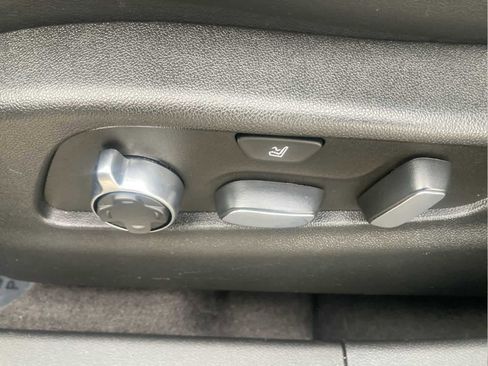 Certified 2024 Cadillac XT4 Premium Luxury image 18