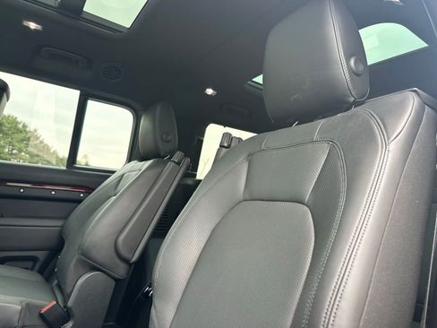 Used 2025 Land Rover Defender 130 X-Dynamic SE image 19