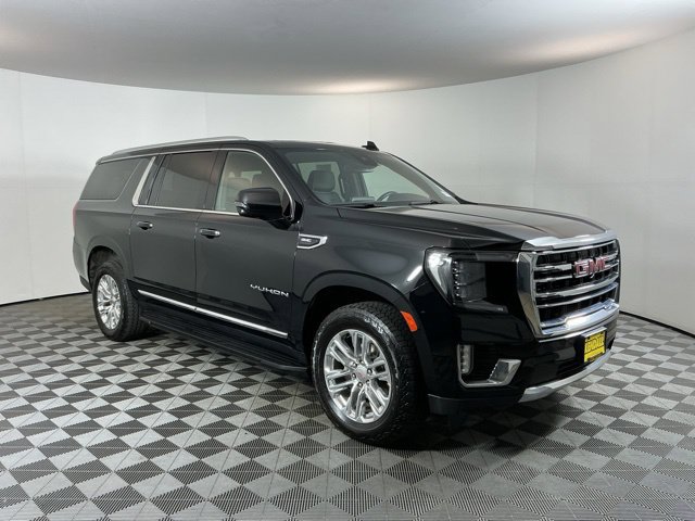 Used 2023 GMC Yukon XL SLT w/ SLT Premium Package AWD/4WD image 3