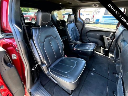 Used 2025 Chrysler Pacifica Limited FWD image 24
